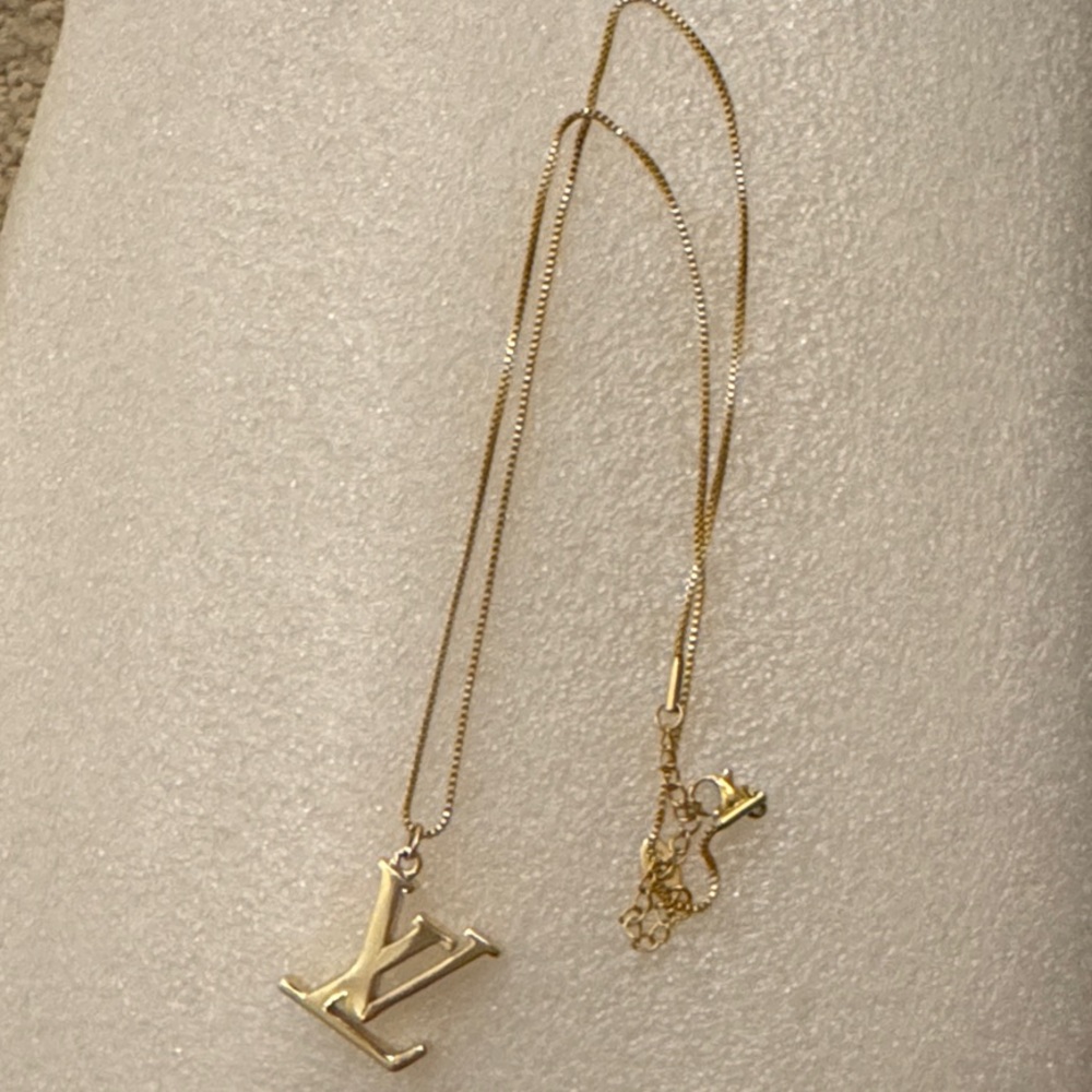 Louis Vuitton Gold Pendant Necklace - Picture 4 of 5